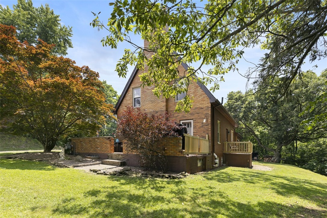 Property Photo: 1045 Beverly Ave PA 15003