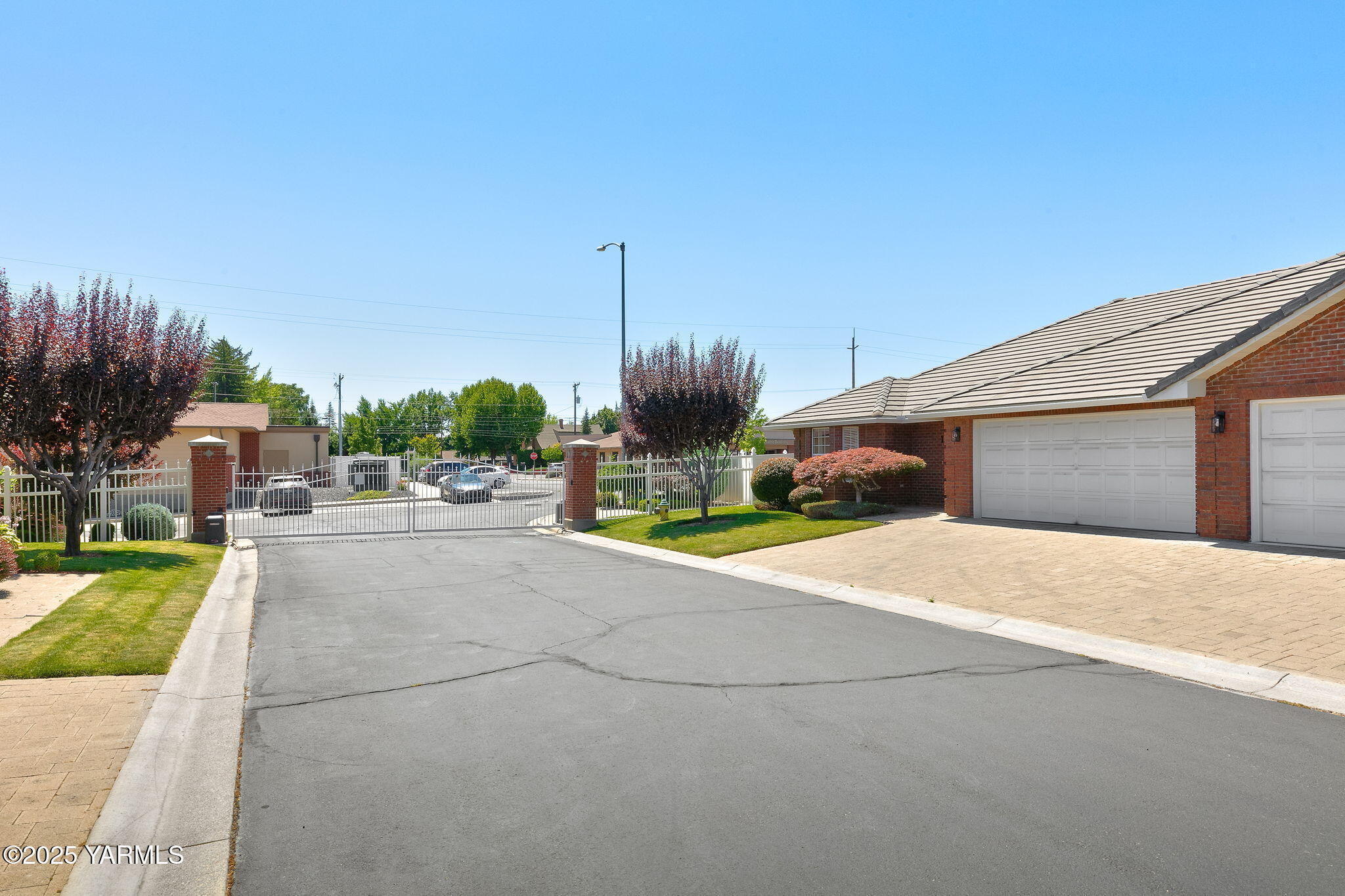 Property Photo: 6119 Summitview Ave #1 WA 98908