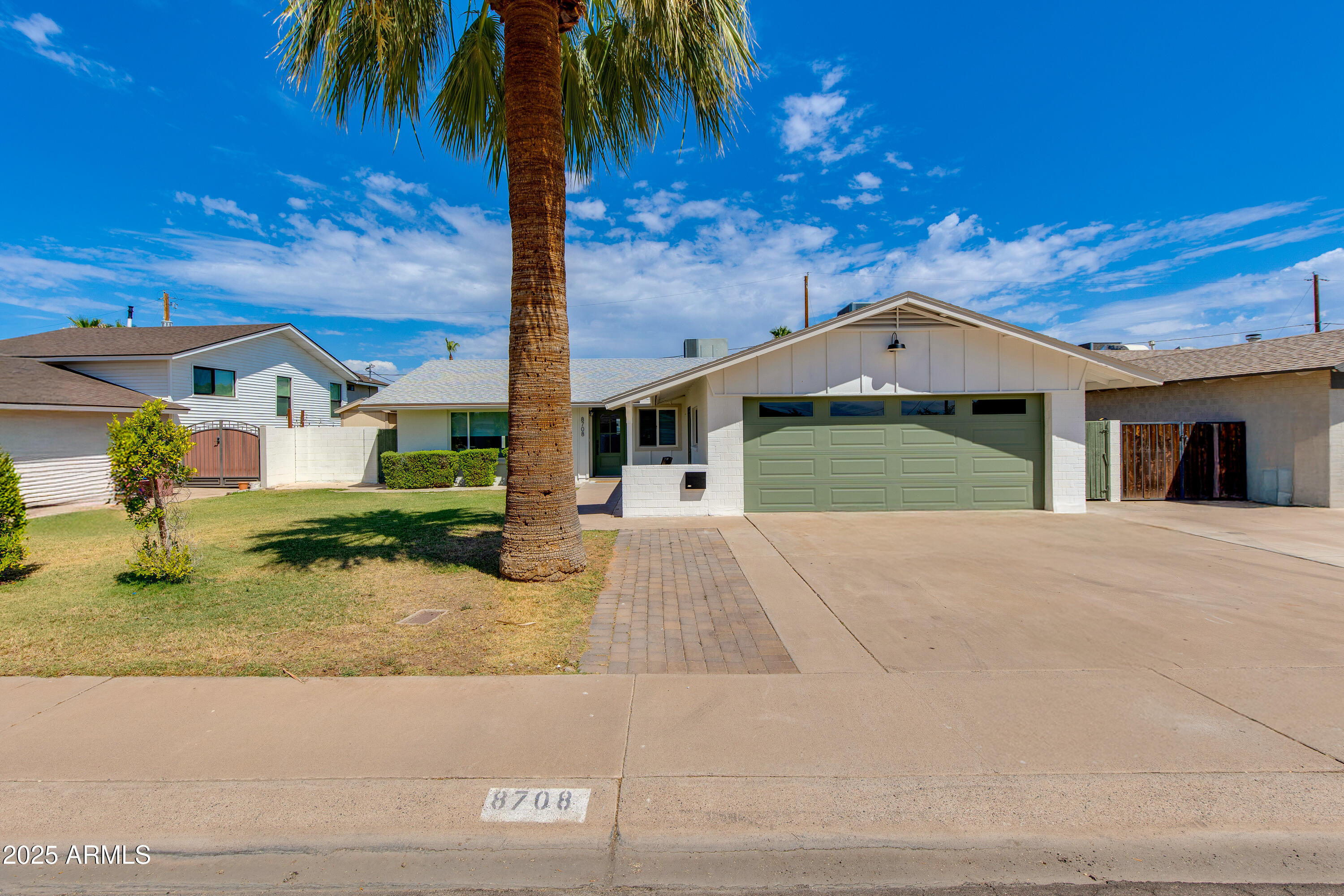 Property Photo: 8708 E Buena Terra Way AZ 85250
