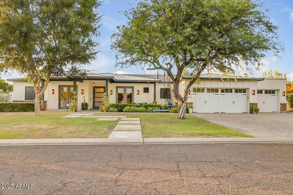 Property Photo: 3924 E Roma Avenue AZ 85018