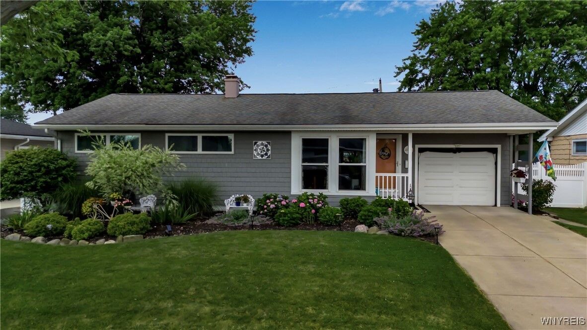 Property Photo:  405 Woodgate Road  NY 14150 