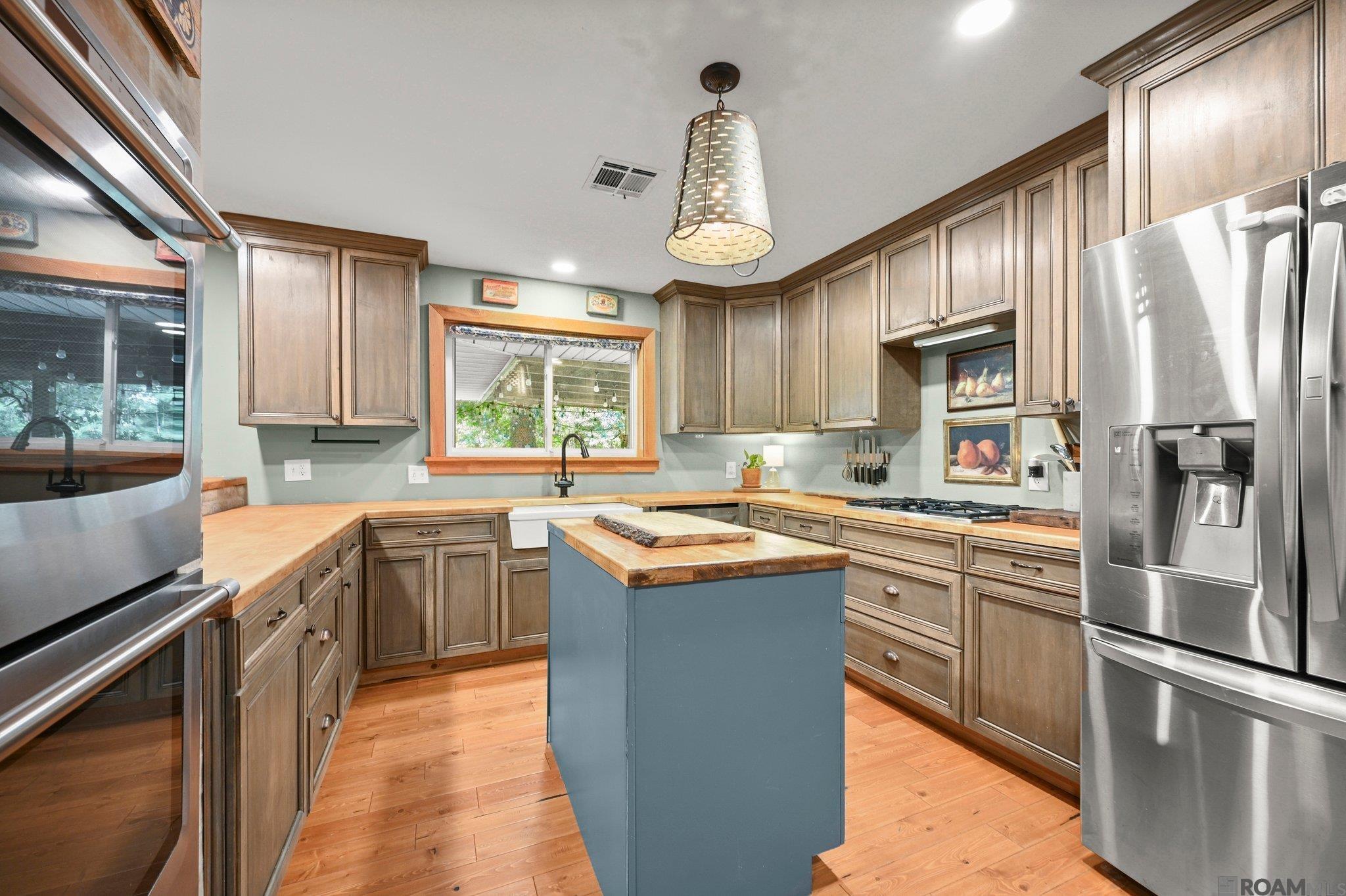 Property Photo:  537 NE Centerville St  LA 70726 