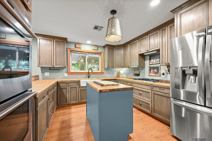 Property Photo:  537 NE Centerville St  LA 70726 