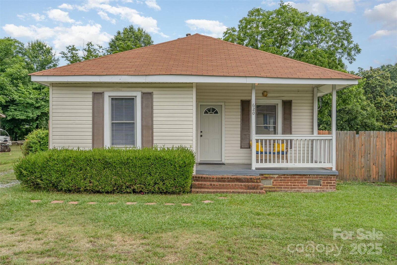 Property Photo: 620 Brookwood Drive NC 28115