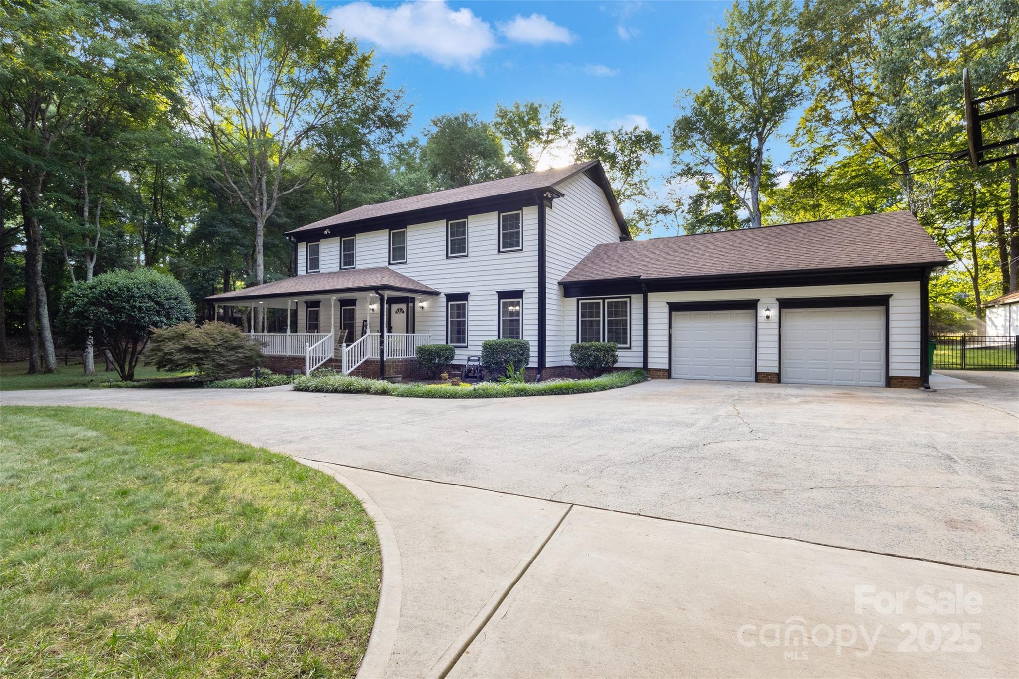Property Photo: 10700 Chestnut Hill Drive NC 28105