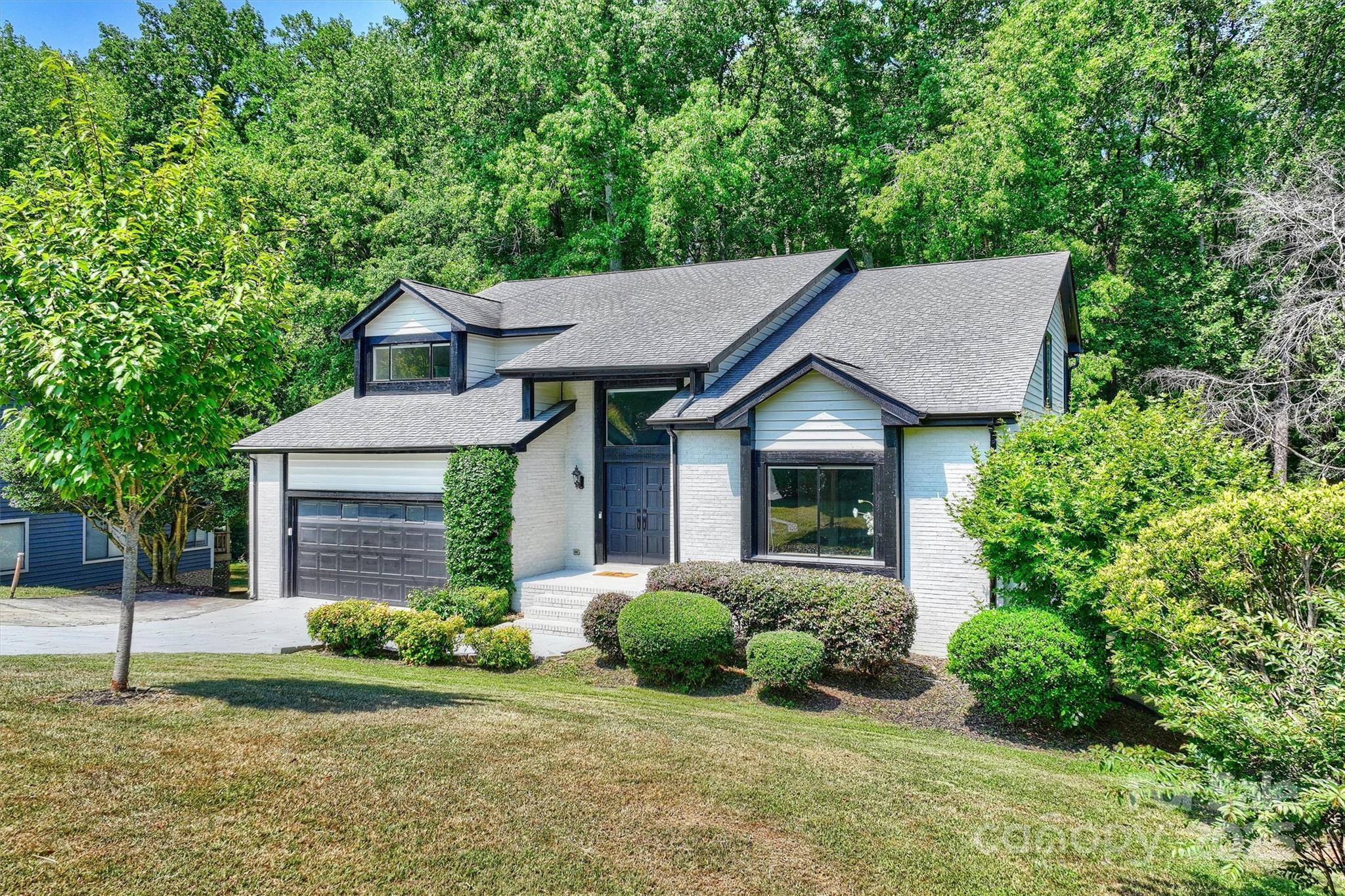 Property Photo: 9334 Hunting Court NC 28105