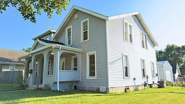 Property Photo:  327 Boone Street  IA 50036 