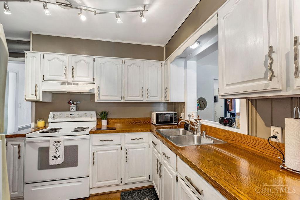 Property Photo: 1232 Ellen Drive OH 45042