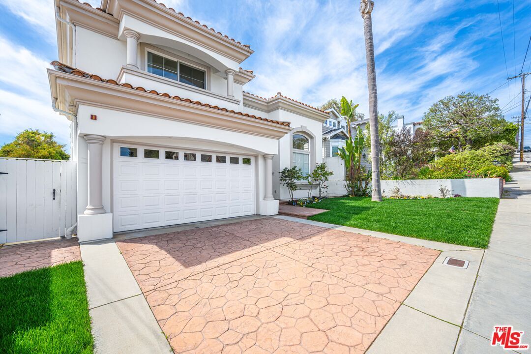 Property Photo: 1756 Ruhland Ave CA 90266