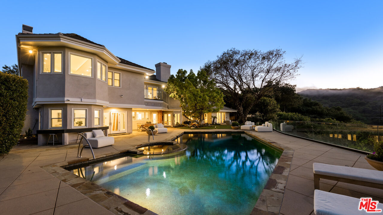 Property Photo: 3123 Stone Oak Dr CA 90049