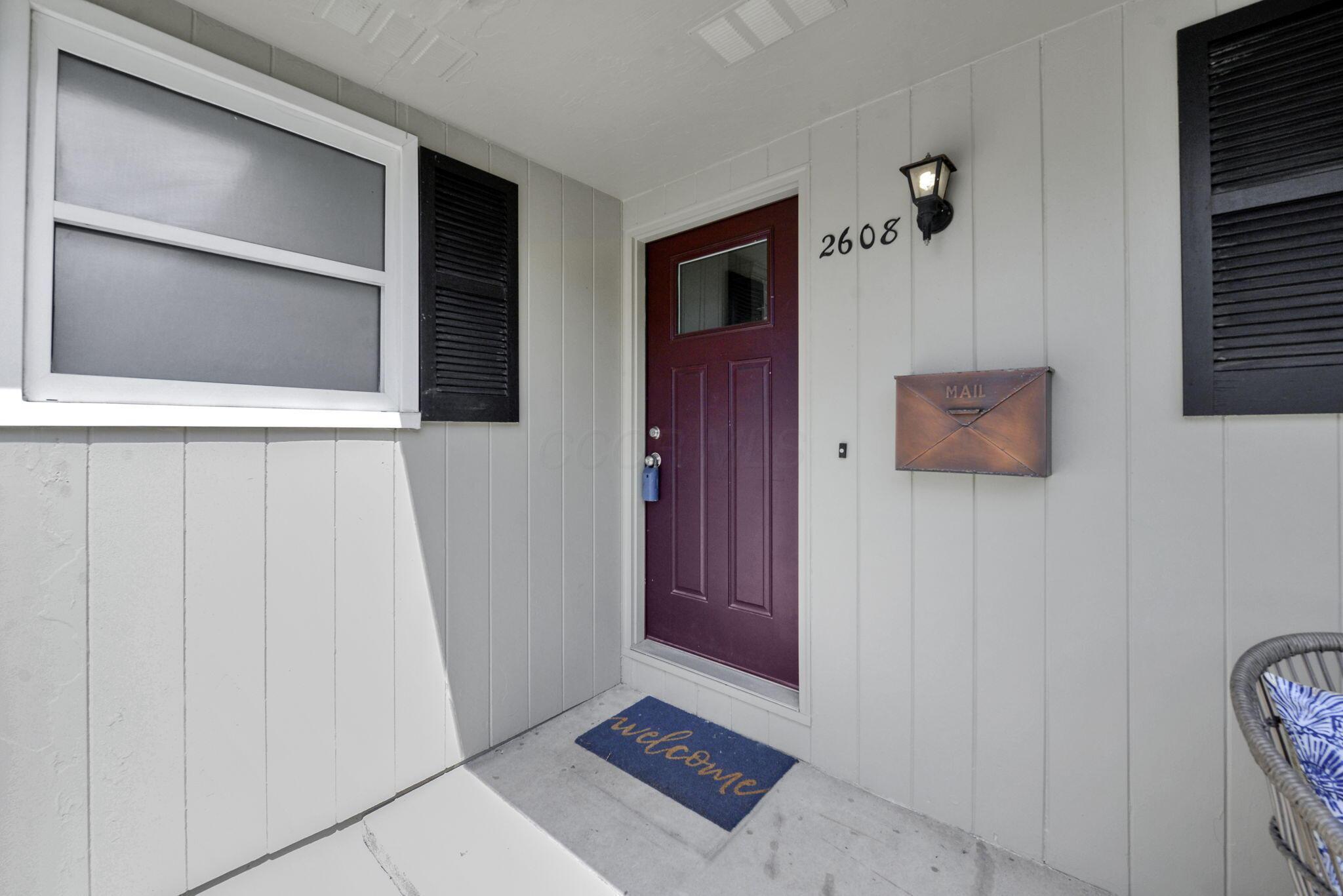 Property Photo: 2608 Edgevale Road OH 43221