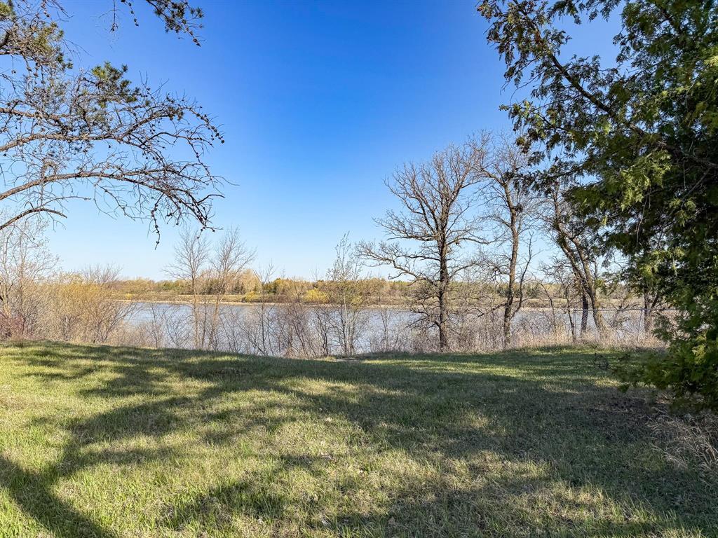 Property Photo:  4704 Henderson Highway  MB R0C 0B7 