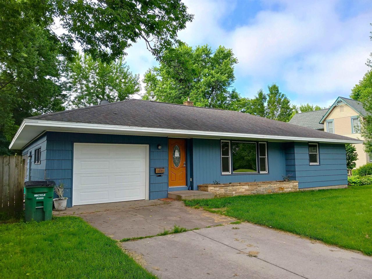Property Photo:  930 Washington Street  WI 54494 