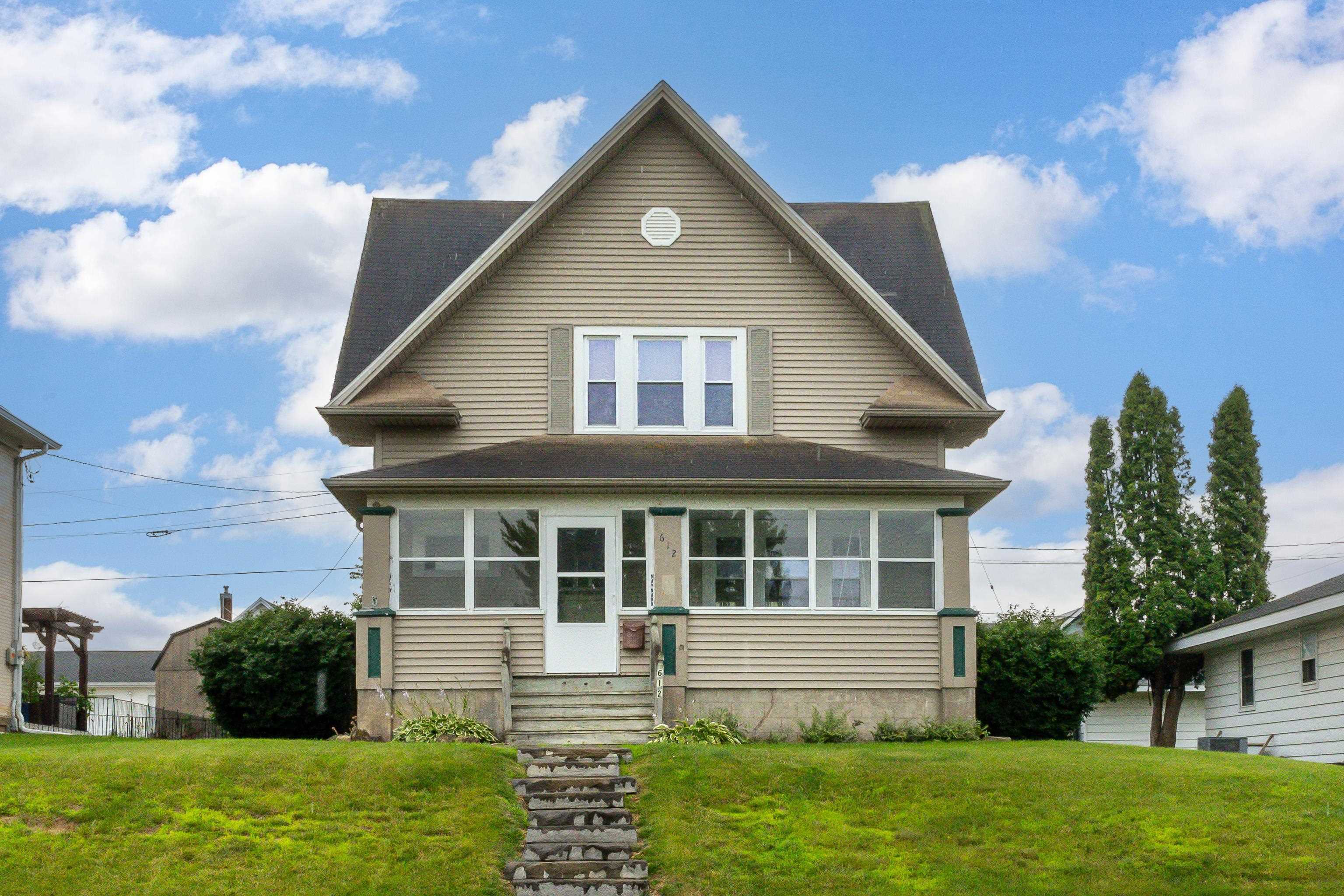 Property Photo:  612 State Street  IA 52031 