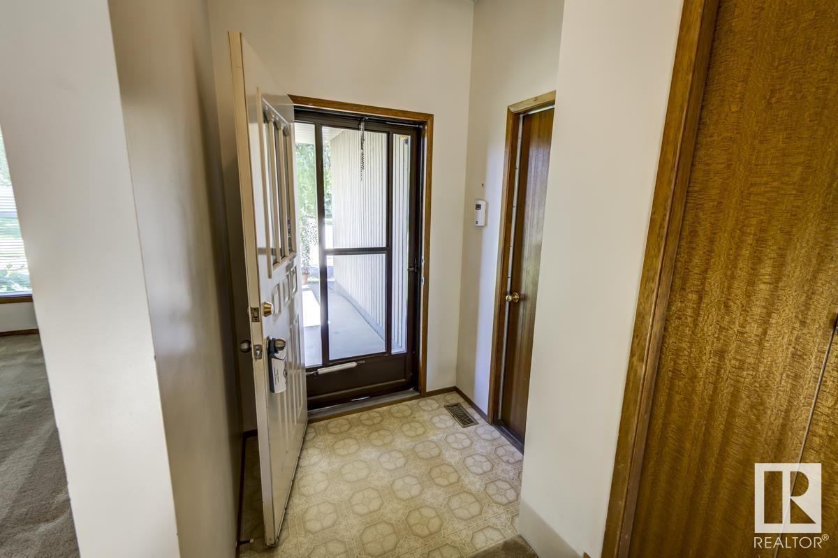 Photo de la propriété: 1907 111A Street NW AB T6J 5L9