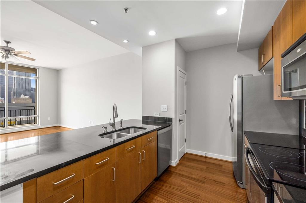 Property Photo: 565 Peachtree Street NE 1206 GA 30308
