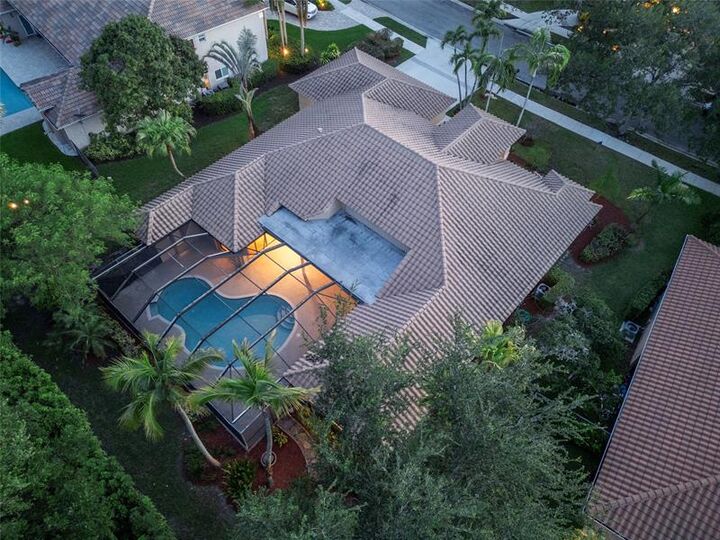 Property Photo:  1280 Manor Ct  FL 33326 