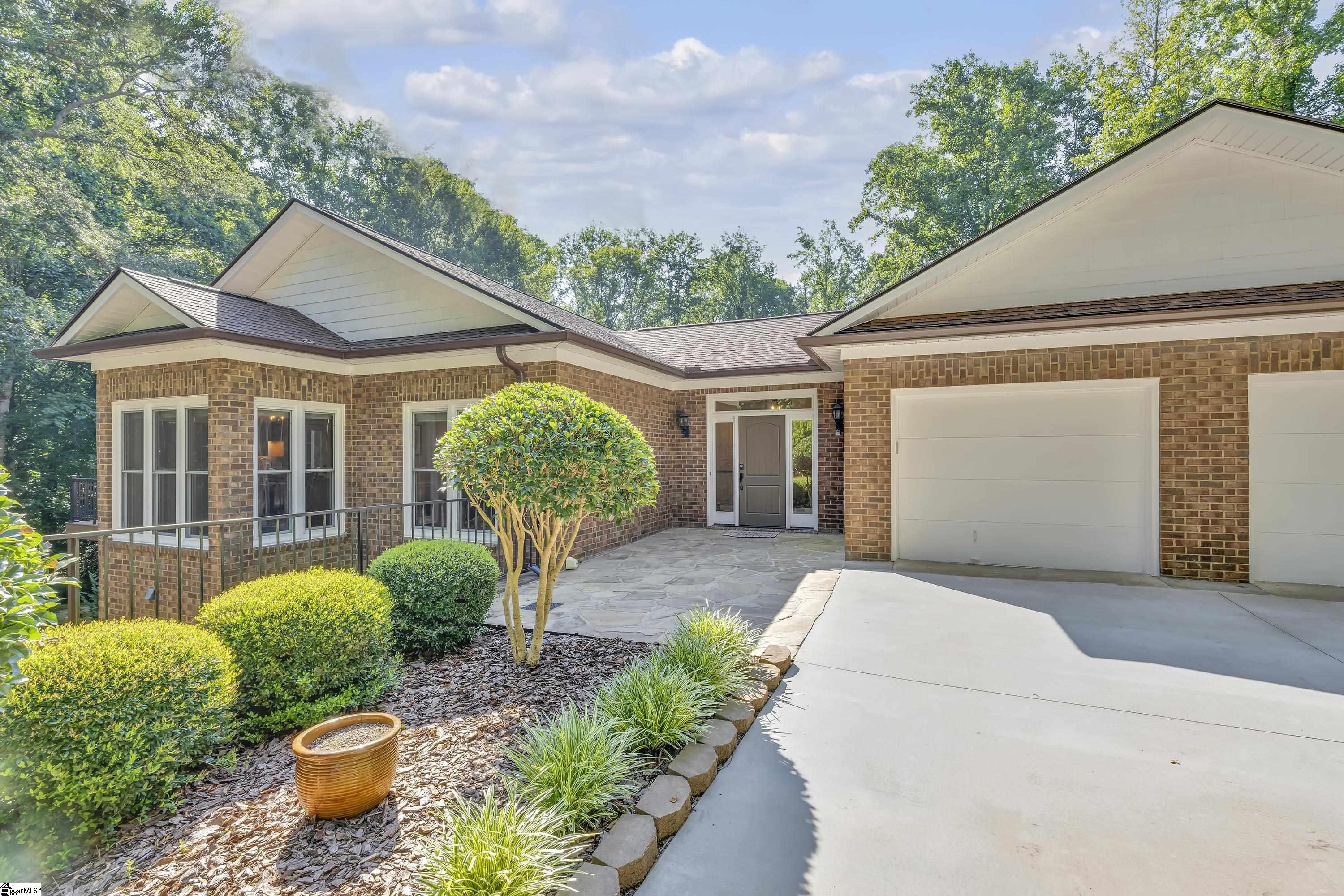 Property Photo: 307 Fairway Drive SC 29671
