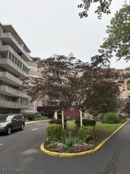 Property Photo: 530 Valley Rd 7E NJ 07043