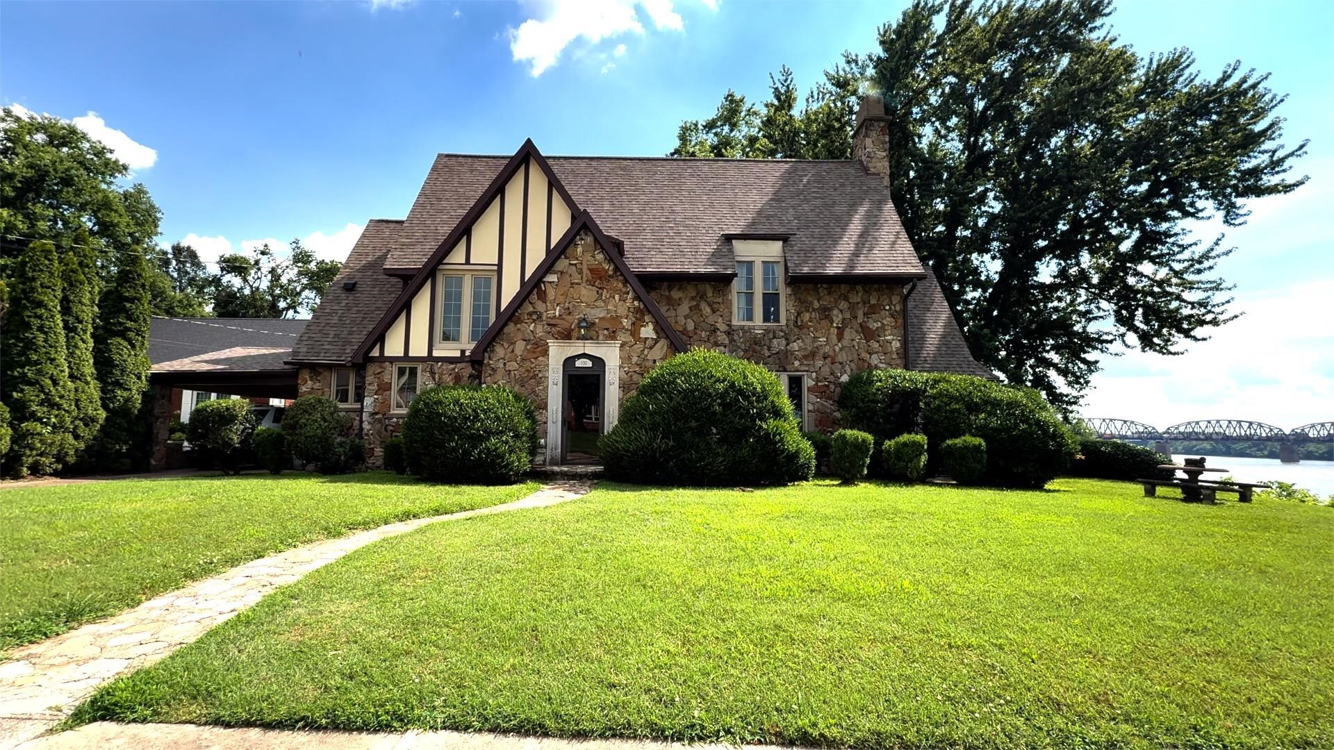 Property Photo: 100 Eighth Street KY 42420