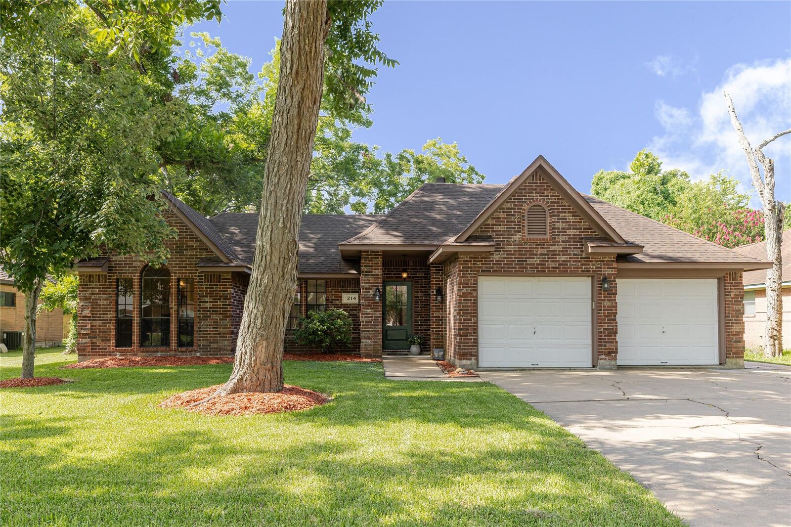 Property Photo: 214 Balsam Street TX 77566