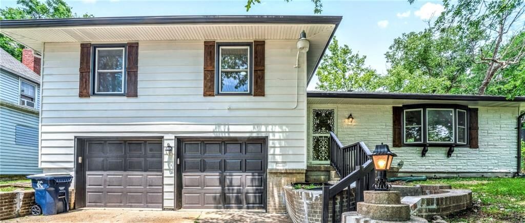 Property Photo:  1480 E 76th Terrace  MO 64131 