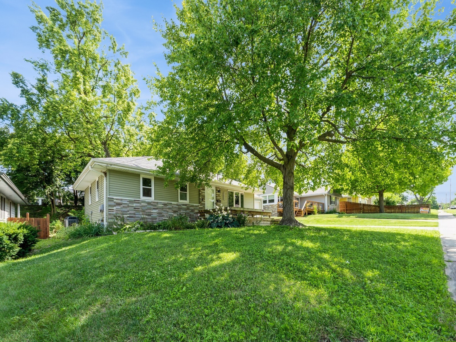 Property Photo: 2300 Locust Street IA 50265
