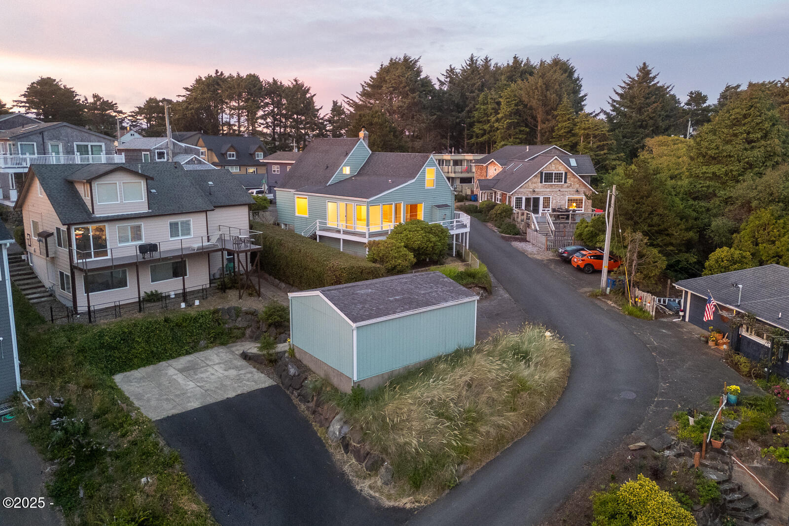 Property Photo: 870 SW 10th Street OR 97367