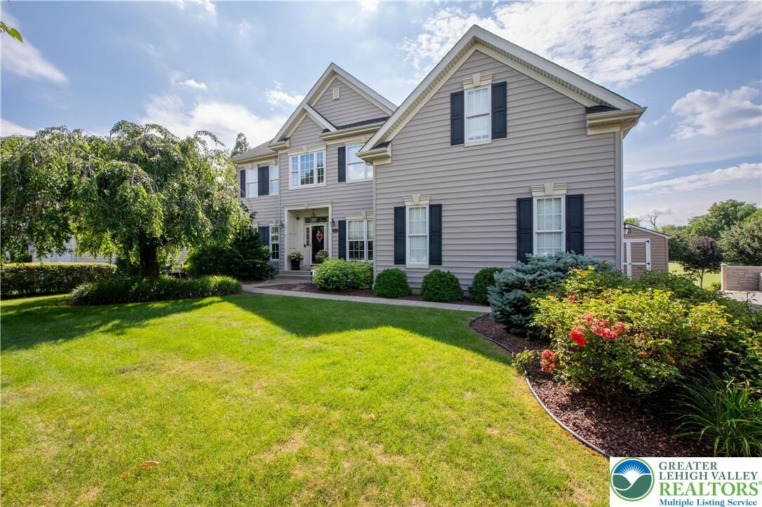 Property Photo: 5343 Greenbriar Drive PA 18017