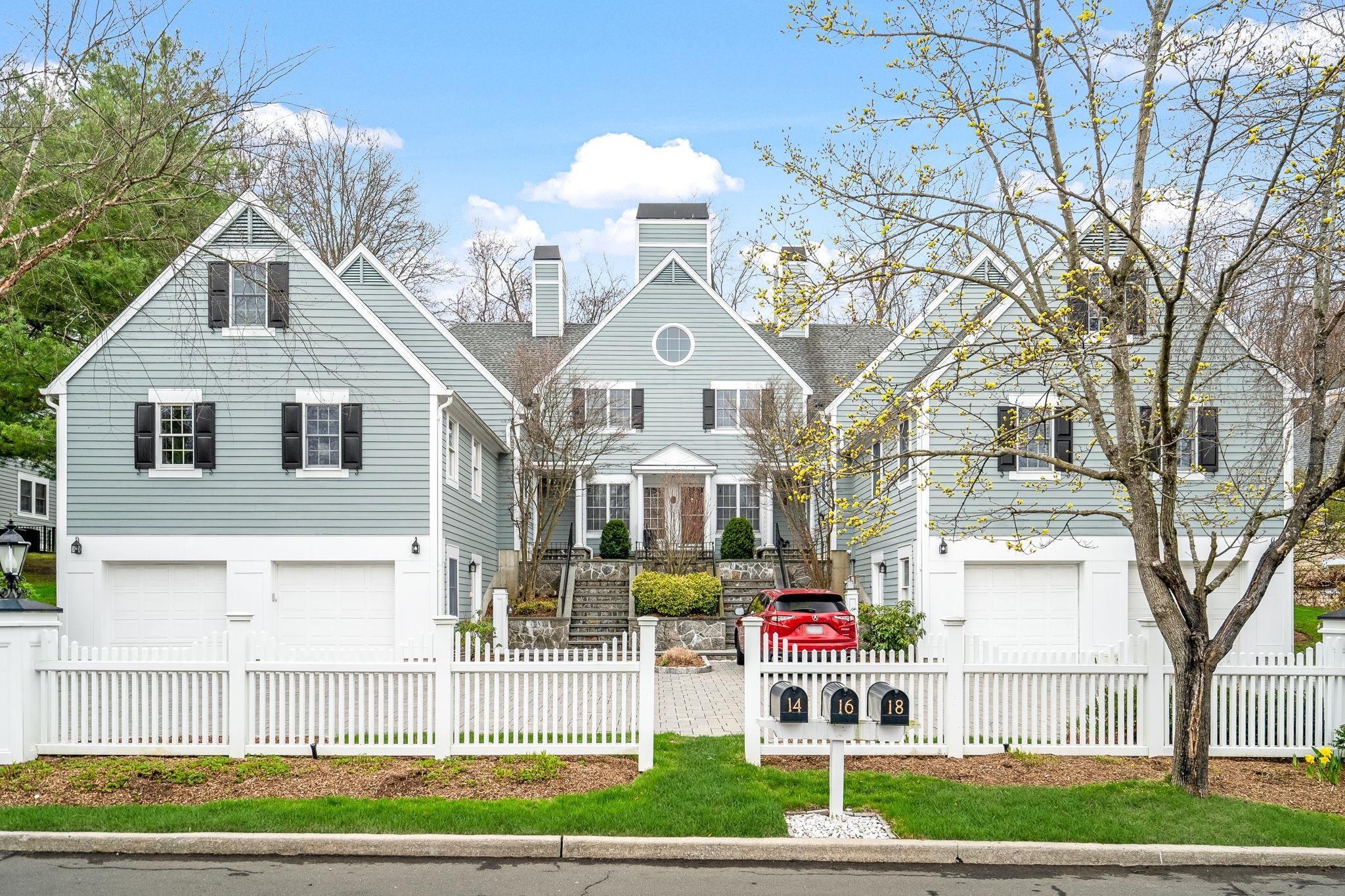 Property Photo: 14 Wyndham Close NY 10605