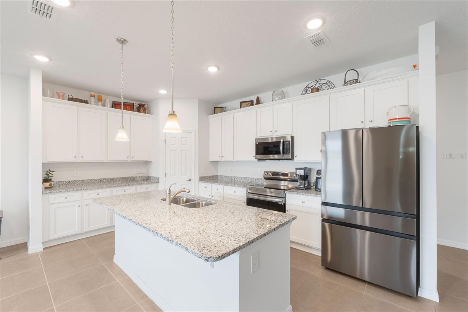 Property Photo: 4021 Mayhill Loop FL 32736