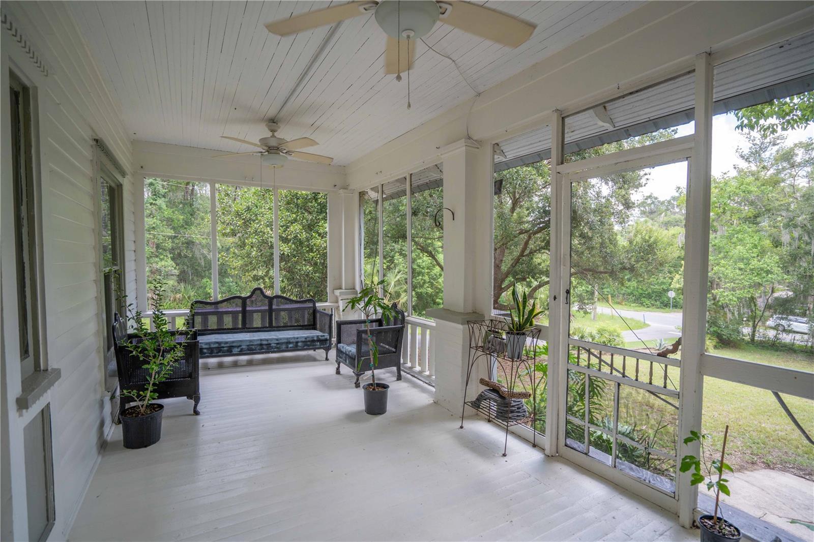 Property Photo: 960 Marion Street FL 32744