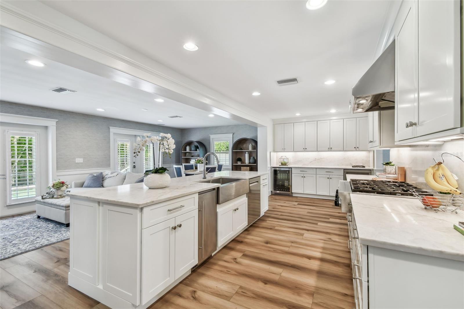 Property Photo: 818 S Davis Boulevard FL 33606