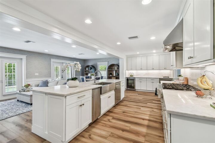 Property Photo:  818 S Davis Boulevard  FL 33606 