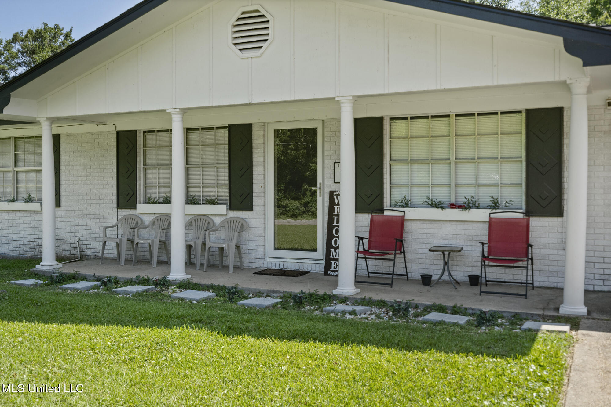 Property Photo: 4113 Crestwood Circle MS 39563
