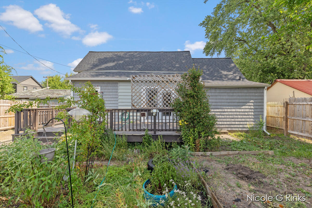 Property Photo:  911 Baldwin Street SE  MI 49506 