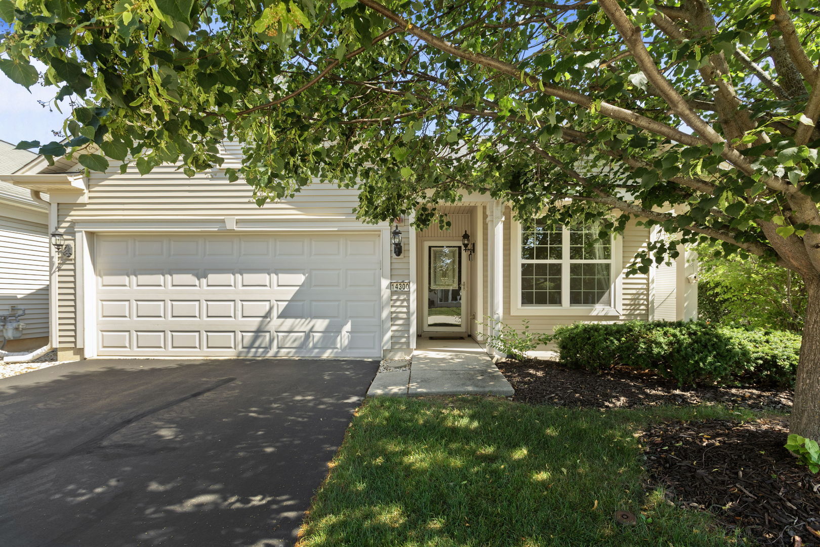 Property Photo:  14300 Sundance Drive  IL 60142 