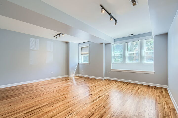 Property Photo:  4056 N Albany Avenue G  IL 60618 