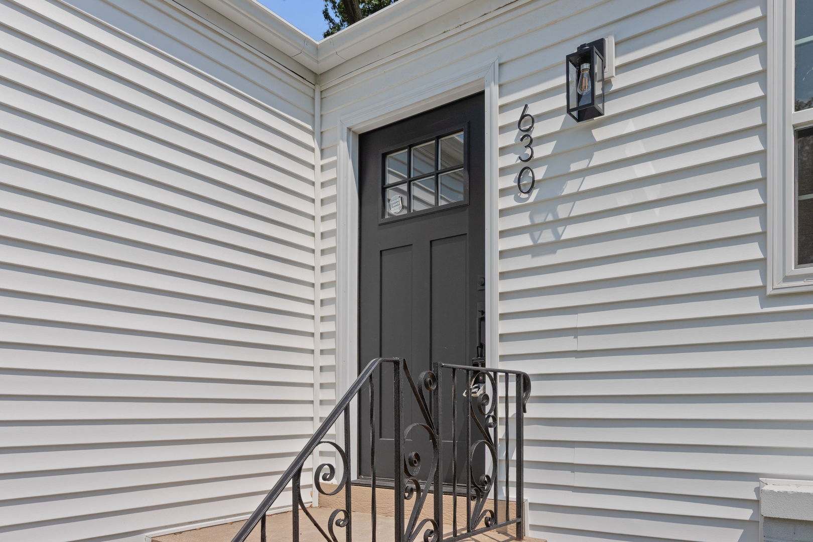 Property Photo:  630 E Le Moyne Avenue  IL 60148 