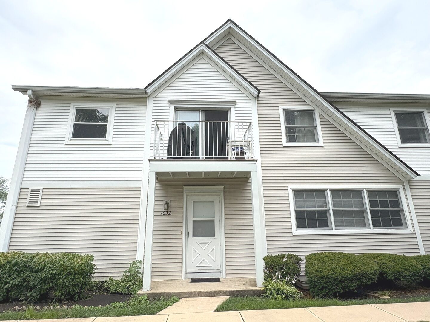 Property Photo: 1032 Inverrary Lane 1032 IL 60015