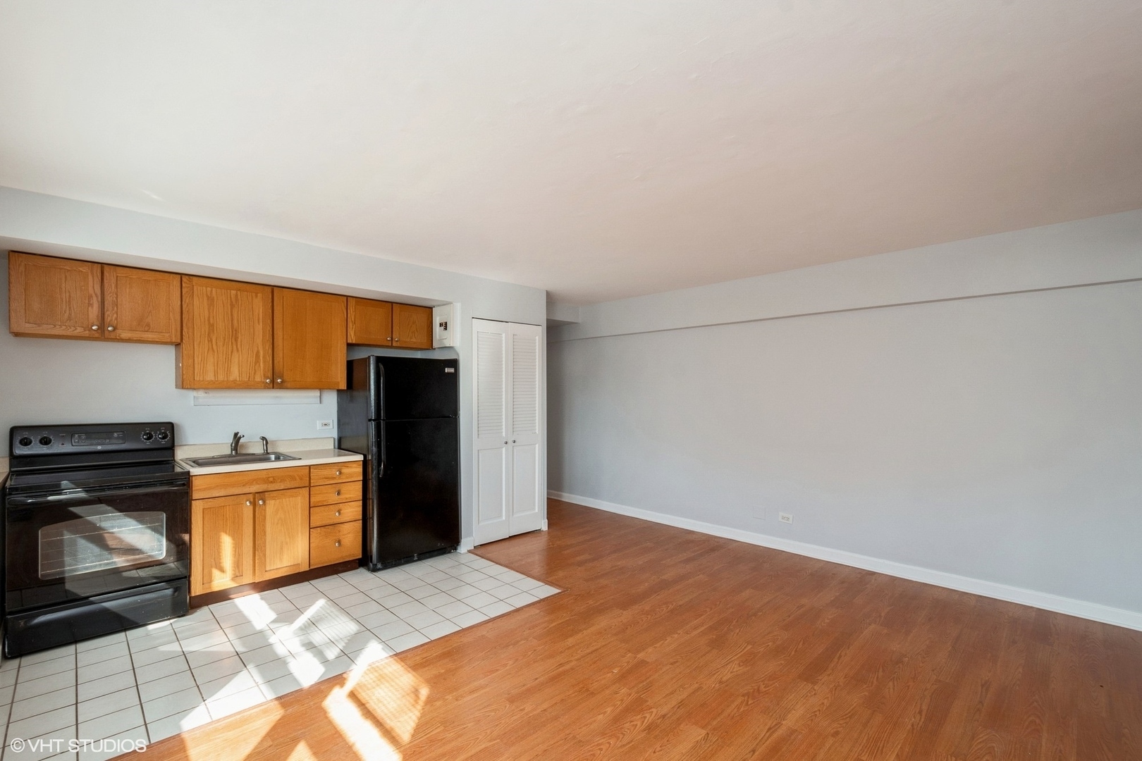 Property Photo: 4950 N Marine Drive 404 IL 60640