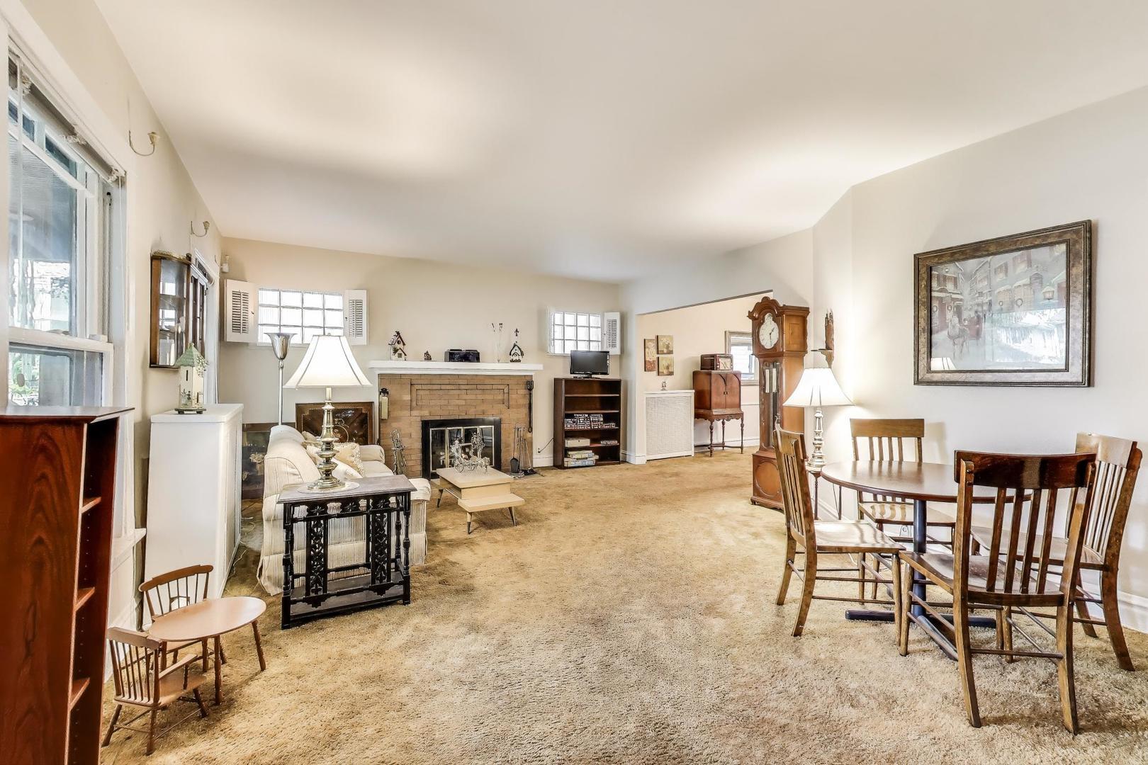 Property Photo: 1831 W Greenleaf Avenue IL 60626