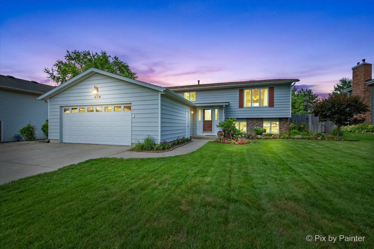 Property Photo:  404 Kensington Drive  IL 60050 