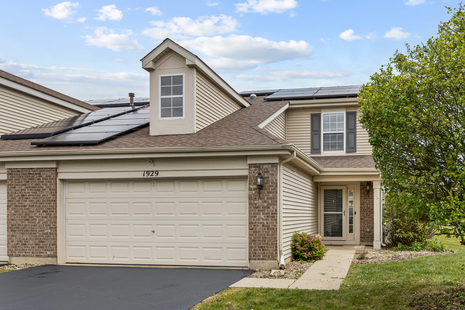 Property Photo: 1929 Diamond Head Trail IL 60140