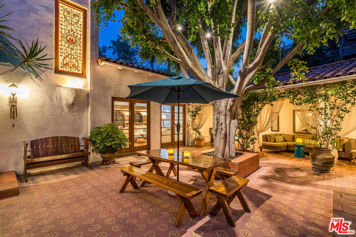 Property Photo:  7825 Hillside Avenue  CA 90046 