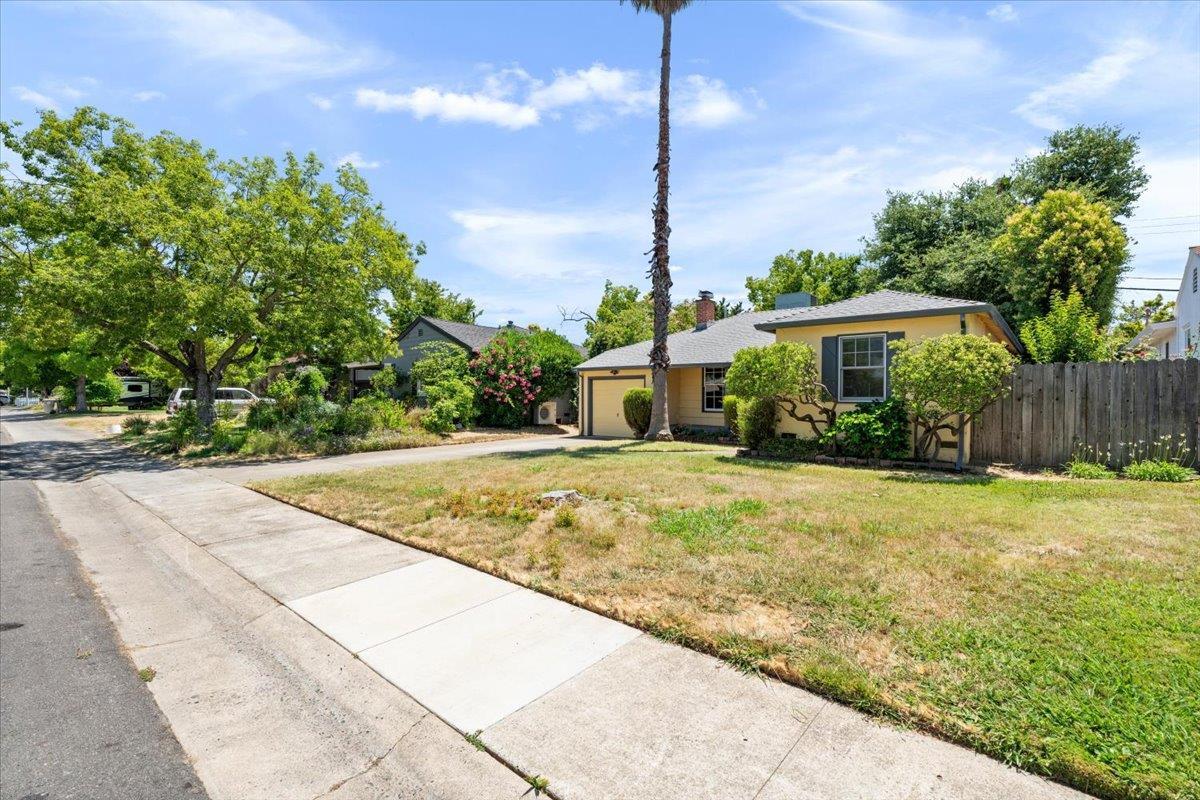 Property Photo:  6120 4th Avenue  CA 95817 
