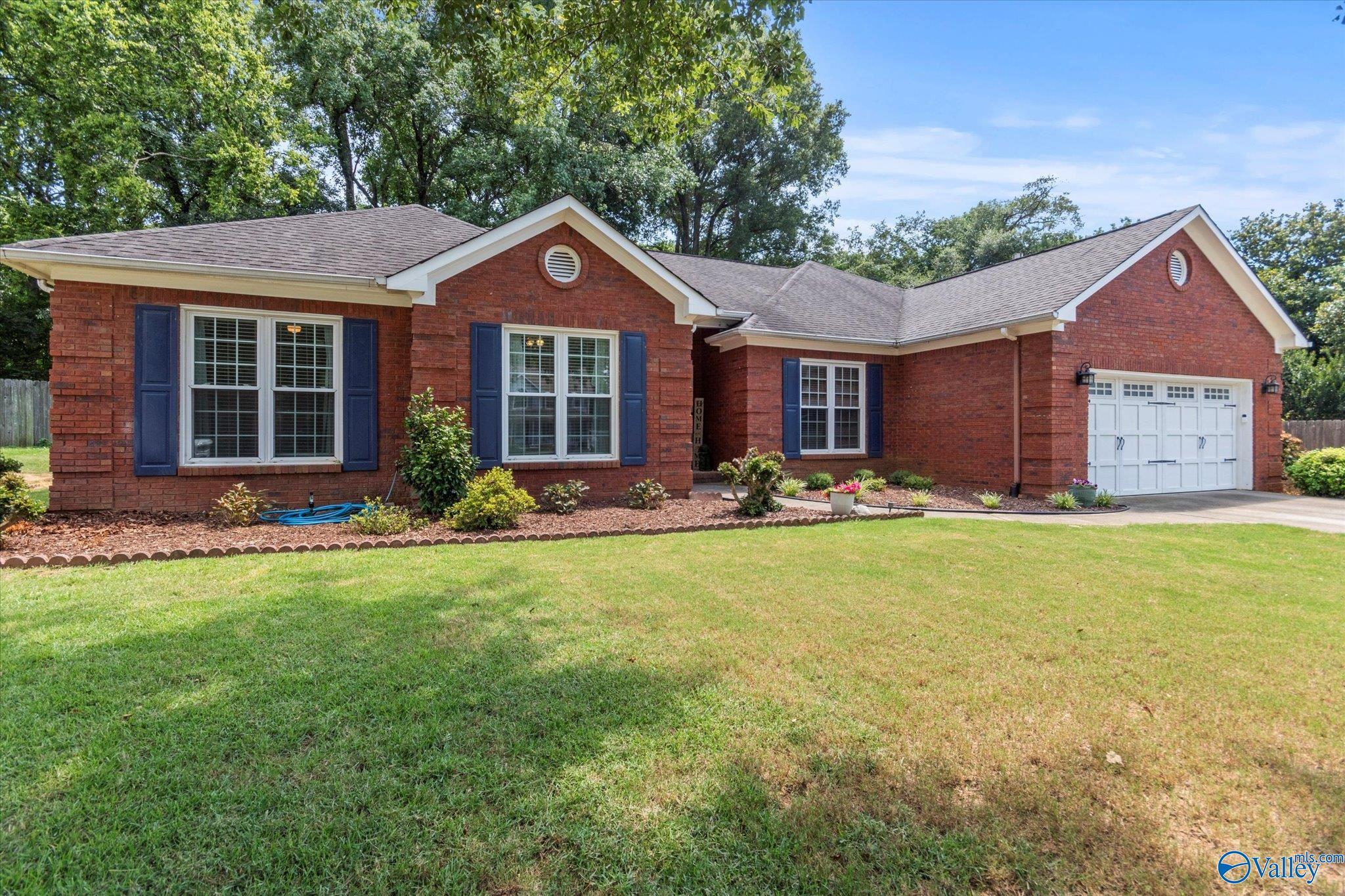 Property Photo:  132 Pebblebrook Circle  AL 35758 