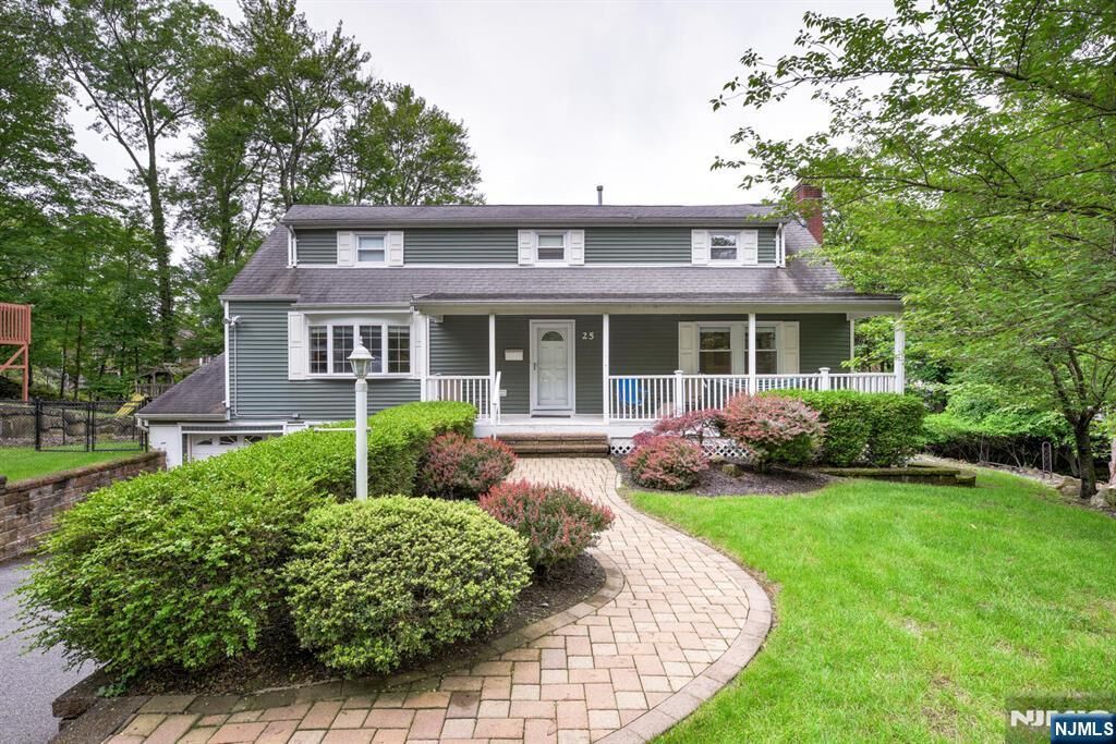 Property Photo:  