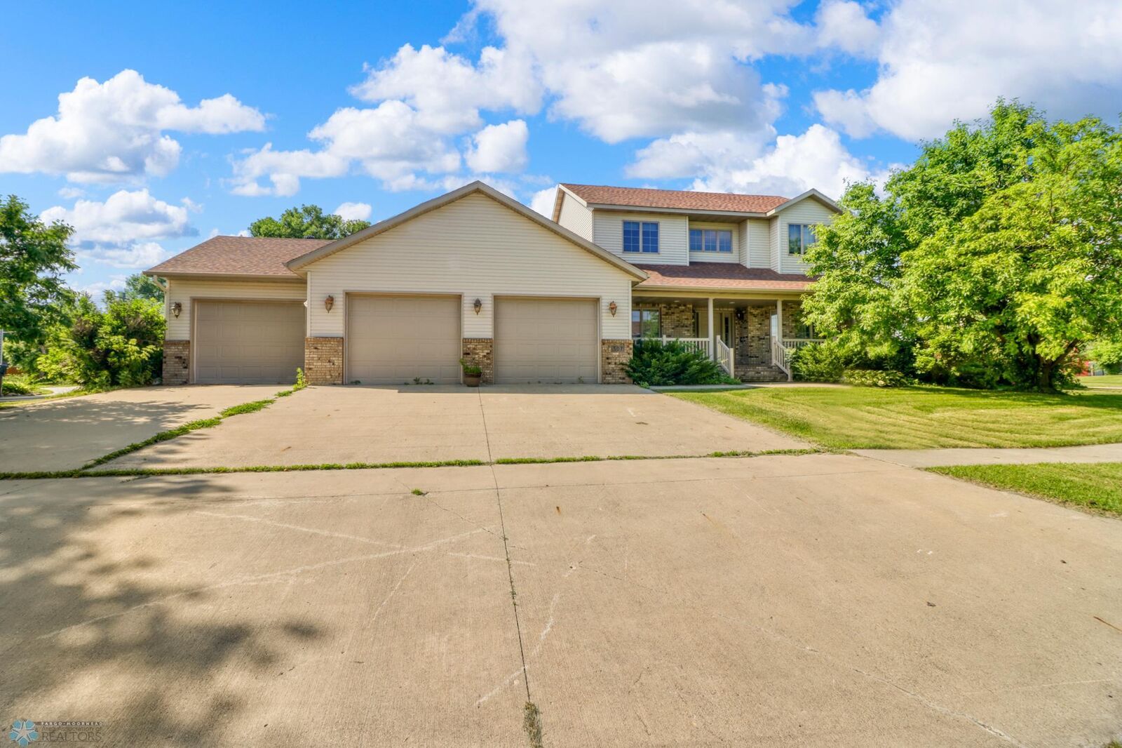 Property Photo:  507 3rd Avenue NE  ND 58045 