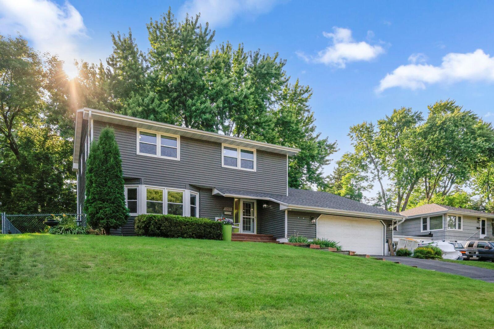 Property Photo: 2917 Edgewood Avenue N MN 55427